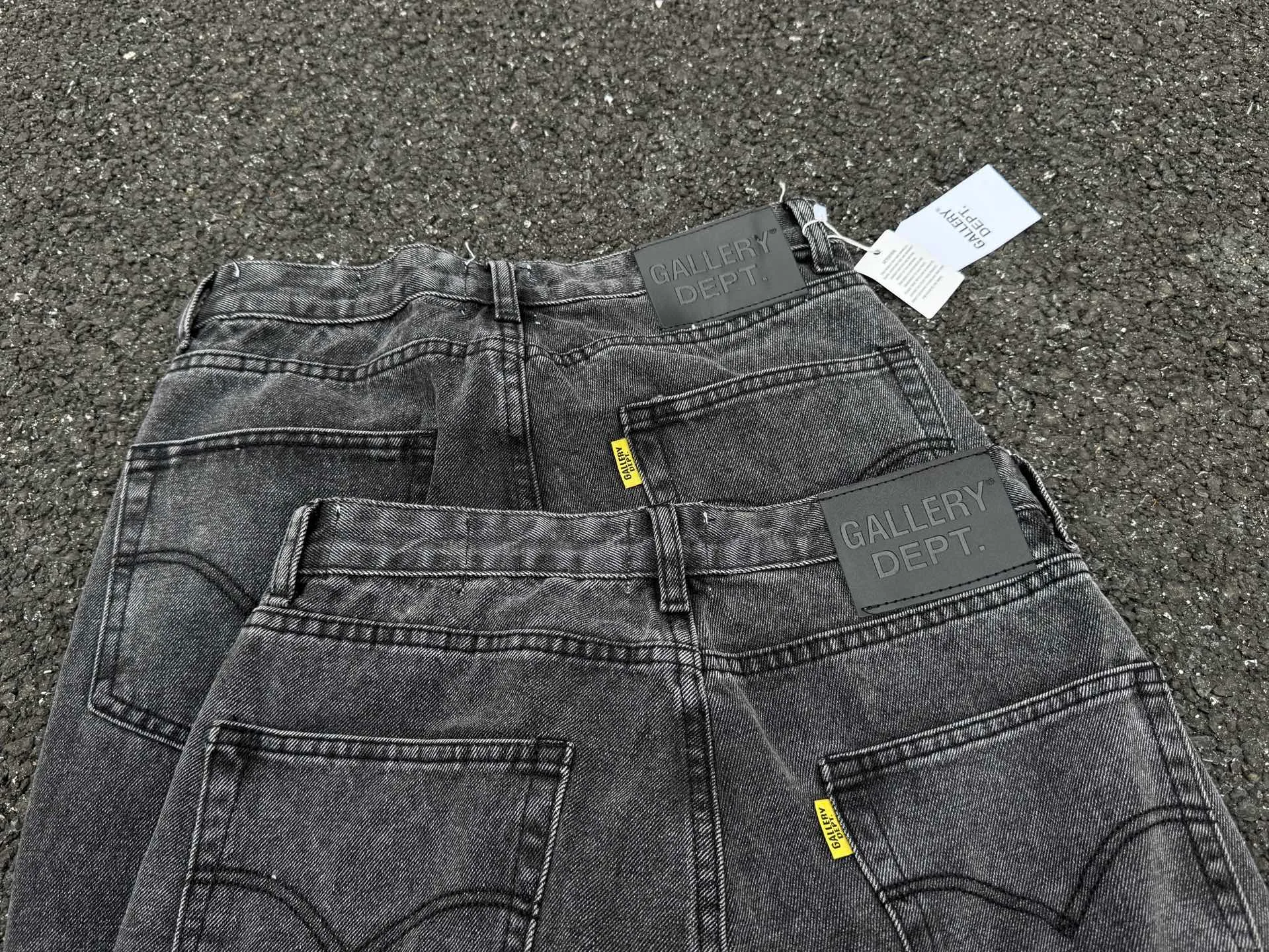 P260💰G99 GALLERY DEPT. Crow's leather cross denim bell-bottoms washed distressed spliced ​​jeans denim washing factory. During the process, the owner of the washing factory helped introduce a boss who once worked at Levi's OEM factory and then started his own business. This also paved the way for the following styles. Therefore, Levi's remodeled single product for the base plate is really familiar. Whether it is the fabrics supplied or the lathes used in production, there is nothing to choose from. -Color: Black -Size: S-XXL (corresponding to 28-36)